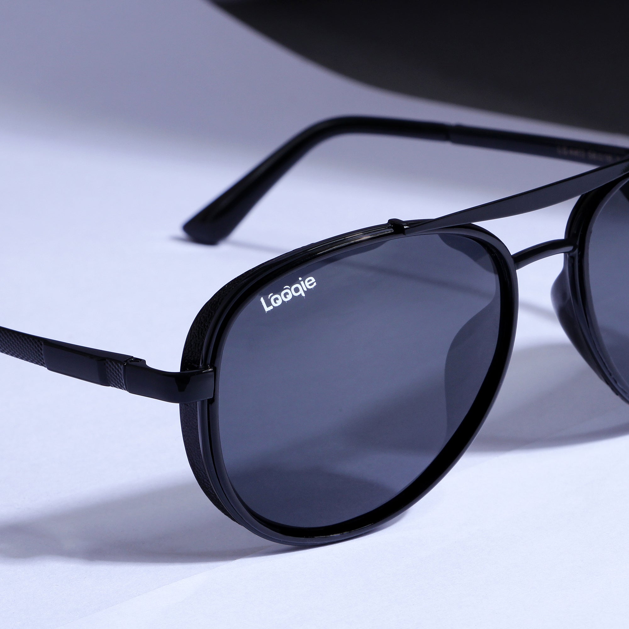 Looqie Vuis Edition Black And Black Sunglasses